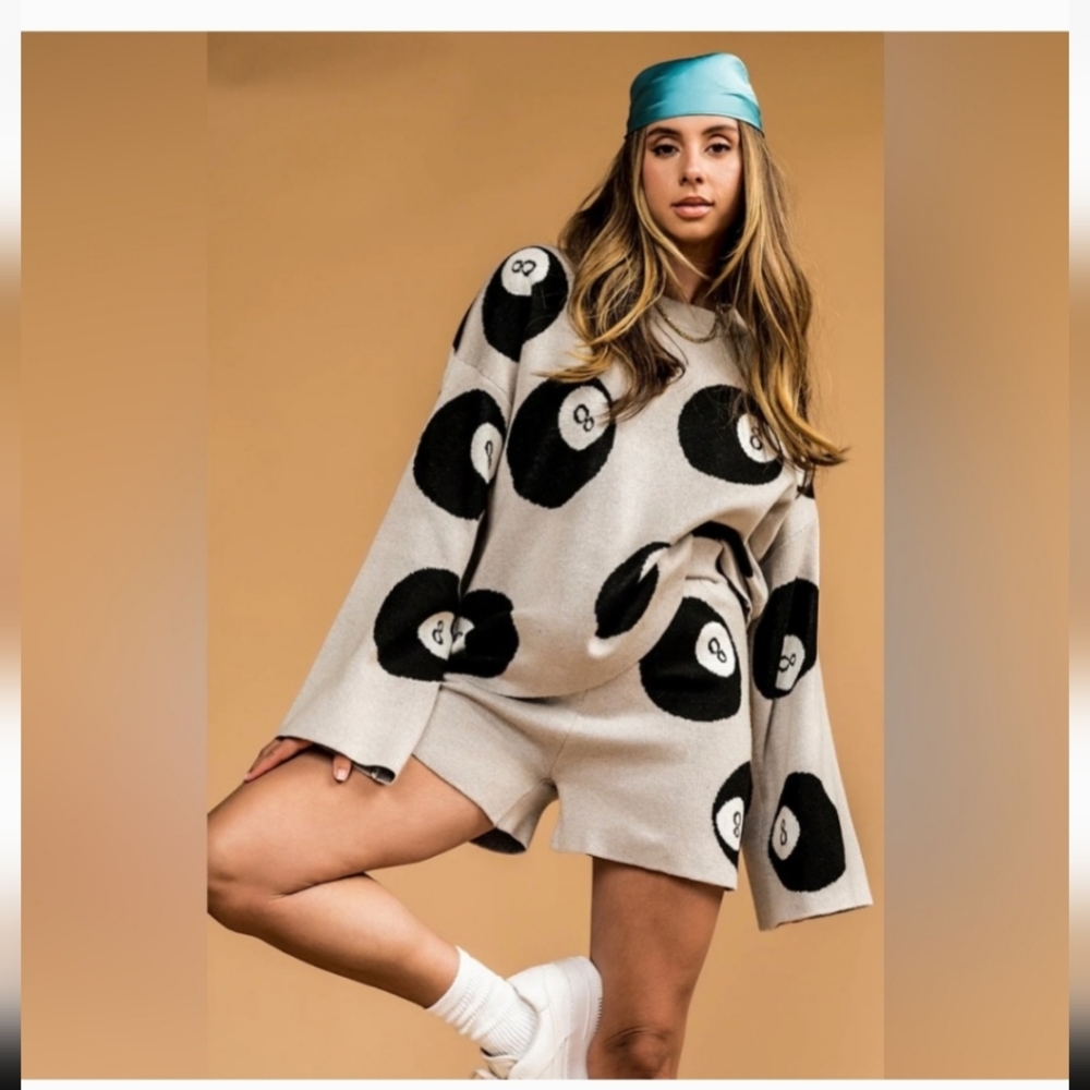Dressed in LA LA magic 8 ball set brand new with tags! Sz Large
